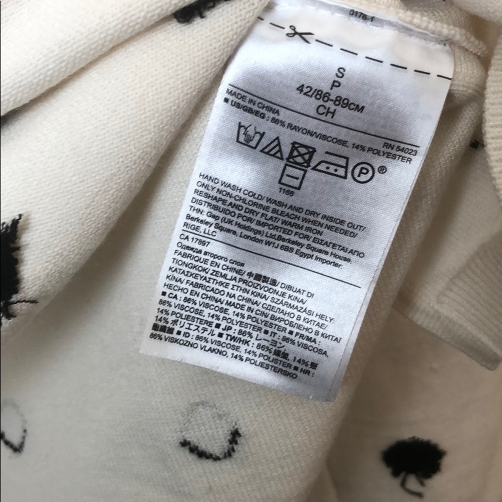 Banana Republic pompom sweater - Picture 4 of 5